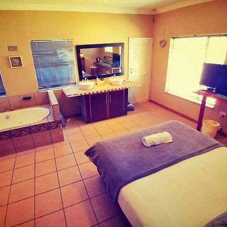 A & R Guesthouse ブルームフォンテーン エクステリア 写真