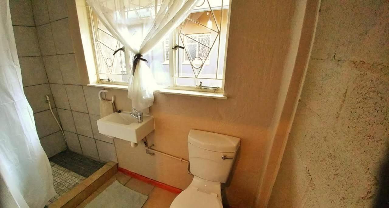 A & R Guesthouse ブルームフォンテーン エクステリア 写真